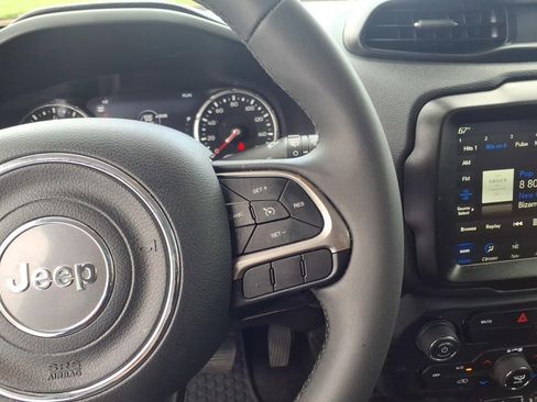 Used 2022 Jeep Renegade Latitude AWD/4WD image 24