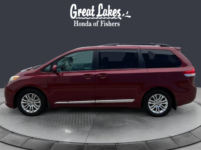 Used 2012 Toyota Sienna XLE FWD image 2