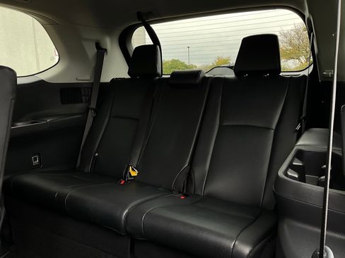 Used 2025 Toyota Grand Highlander XLE image 13