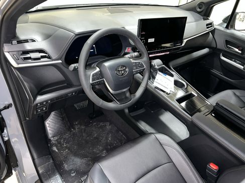 New 2026 Toyota Sienna XLE Woodland Edition image 18
