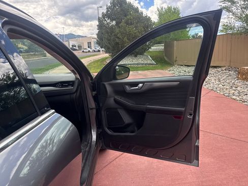 Certified 2021 Ford Escape Titanium AWD/4WD image 29