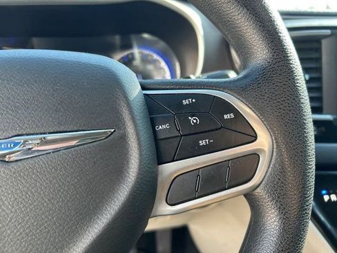 Used 2021 Chrysler Voyager Lxi image 18