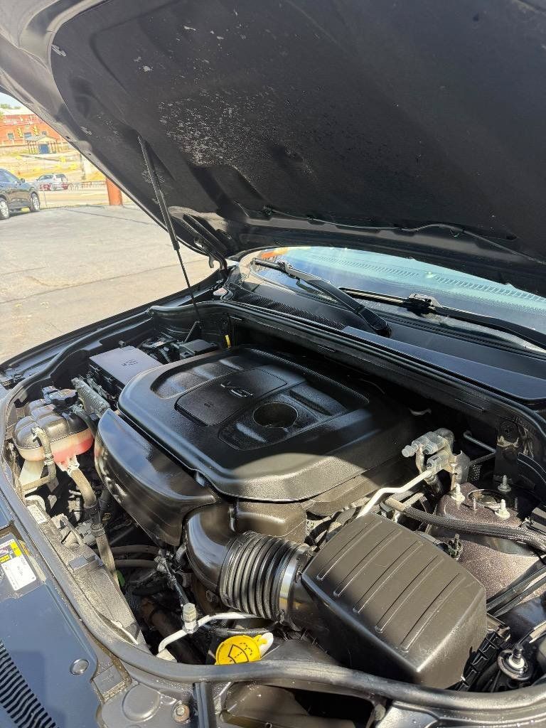 Used 2019 Jeep Grand Cherokee Laredo RWD image 38