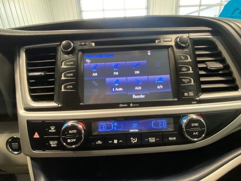 Used 2014 Toyota Highlander XLE AWD/4WD image 29