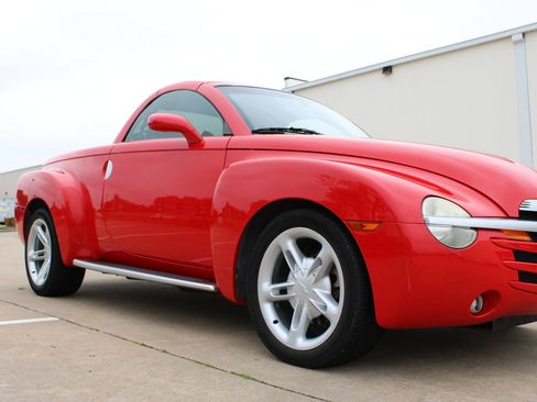 Used 2004 Chevrolet SSR w/ Preferred Equipment Group RWD image 38