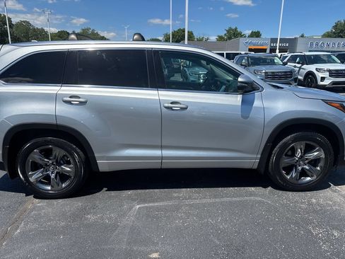 Used 2017 Toyota Highlander Limited Platinum AWD/4WD image 6