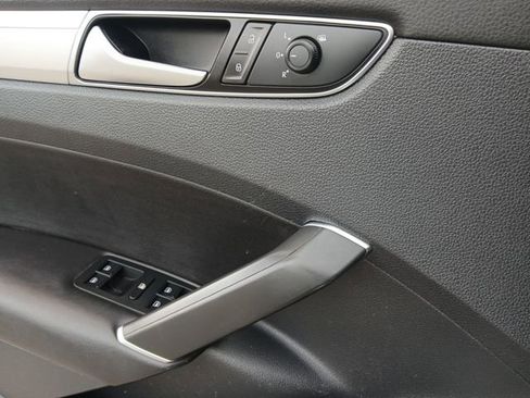 Used 2019 Volkswagen Passat 2.0T Wolfsburg image 17