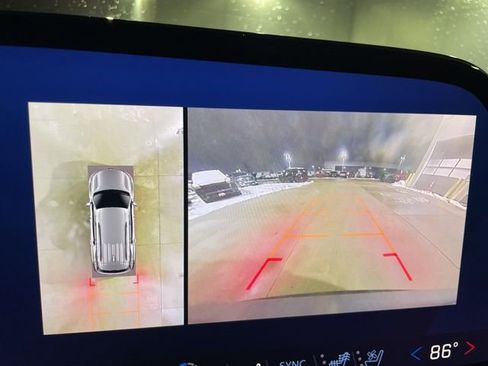 Used 2024 Chevrolet Traverse RS image 12