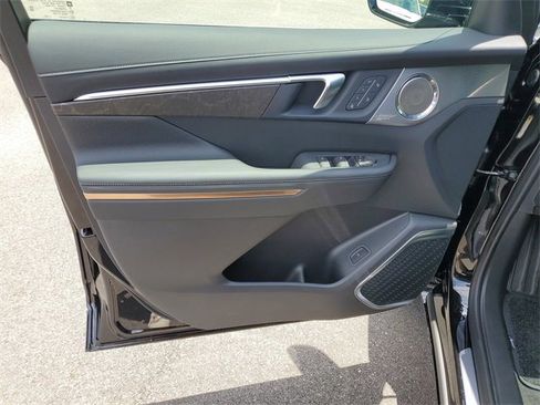 New 2025 Buick Enclave Avenir w/ Super Cruise Package image 8