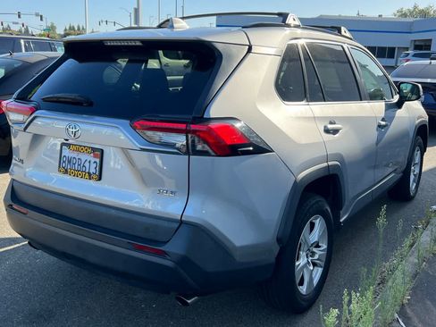 Certified 2019 Toyota RAV4 XLE w/ Carpet Mat Package FWD image 4