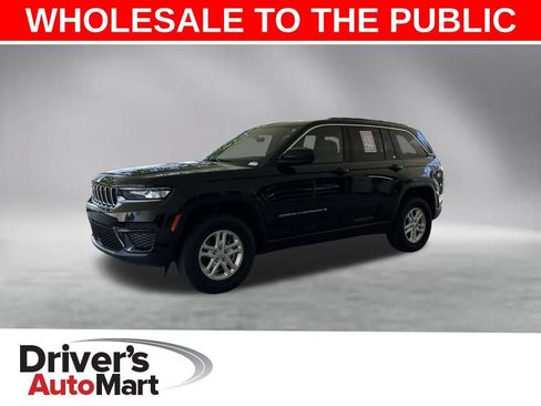 Used 2025 Jeep Grand Cherokee Laredo AWD/4WD image 1