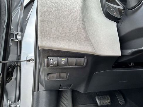Used 2025 Toyota Corolla Cross L FWD image 20
