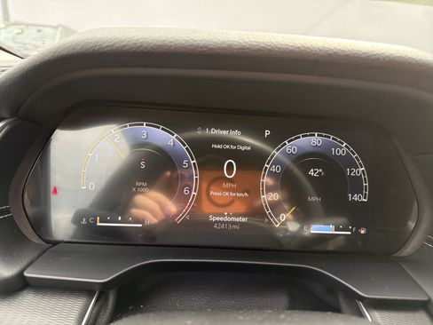 Used 2023 Jeep Grand Cherokee Laredo image 17