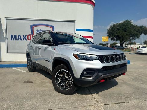 Used 2025 Jeep Compass Trailhawk w/ Trailhawk Elite Group AWD/4WD image 20