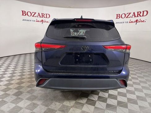Used 2021 Toyota Highlander XLE AWD/4WD image 7