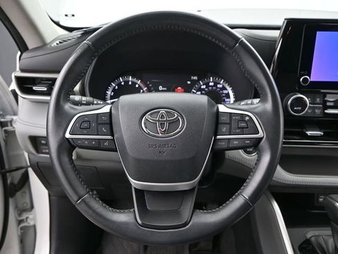 Used 2023 Toyota Highlander LE image 8