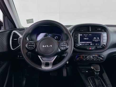 Used 2025 Kia Soul LX w/ LX Technology Package image 17