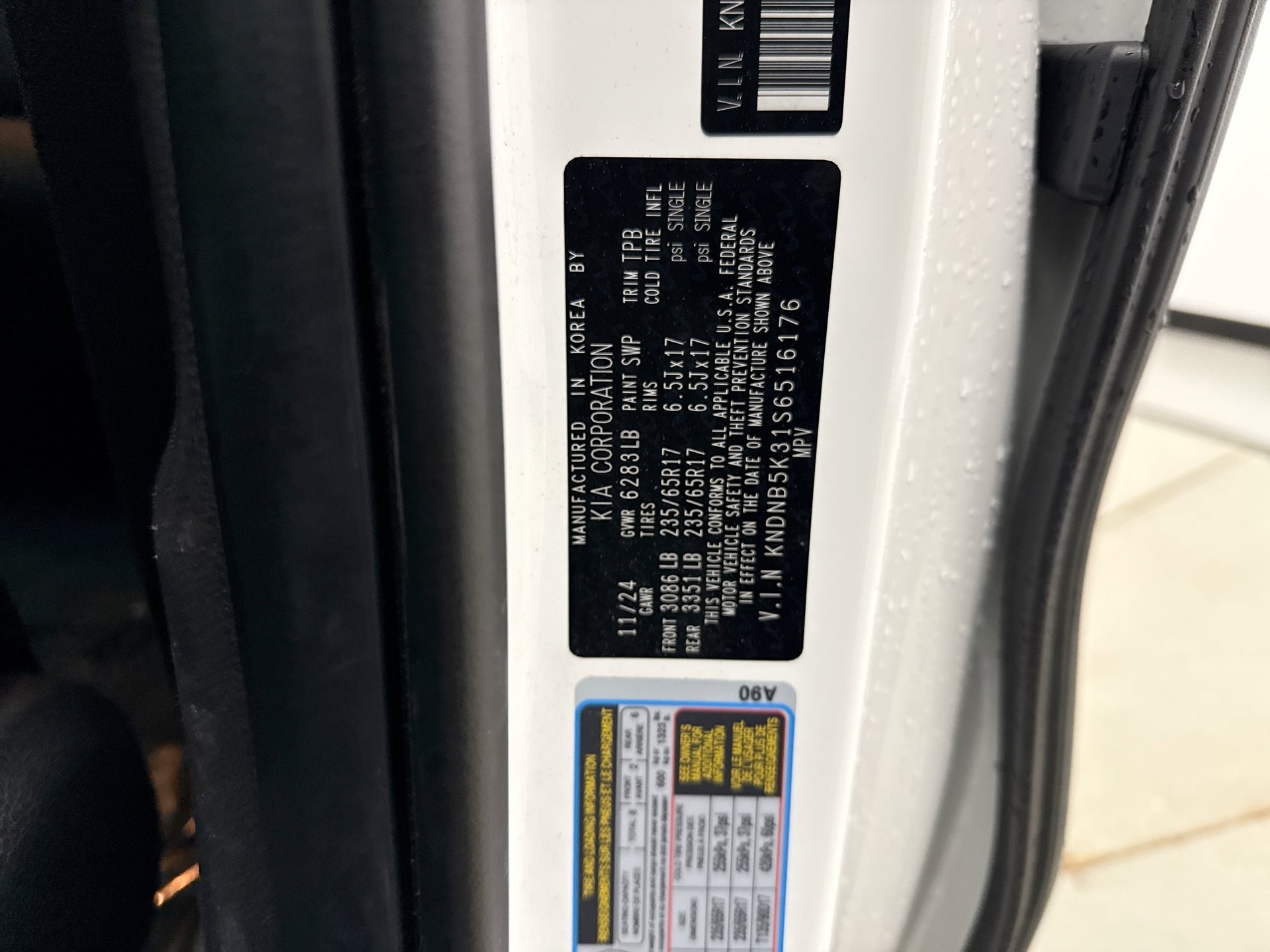 Used 2025 Kia Carnival FWD image 22