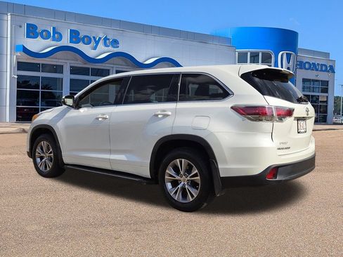 Used 2015 Toyota Highlander Plus FWD image 7