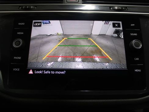 Used 2024 Volkswagen Tiguan SE image 52