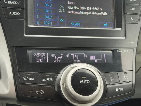 Used 2012 Toyota Prius V Two image 19