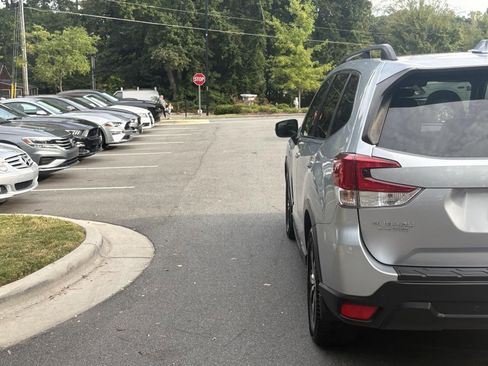 Used 2020 Subaru Forester Limited w/ Popular Package #3 image 8