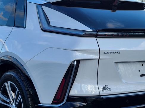 New 2025 Cadillac Lyriq Luxury image 11