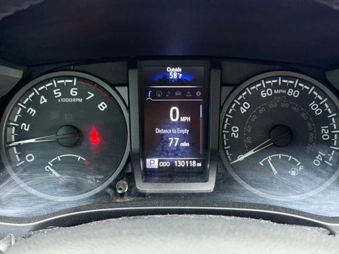 Used 2016 Toyota Tacoma TRD Sport image 28