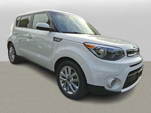 Used 2018 Kia Soul + FWD image 3