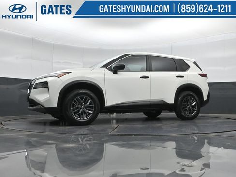 Used 2023 Nissan Rogue S FWD image 39