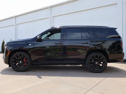 Used 2025 Cadillac Escalade Sport Platinum w/ LPO, ONYX Package AWD/4WD image 4