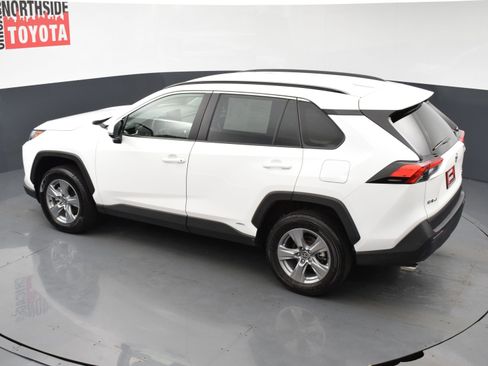 Used 2025 Toyota RAV4 XLE AWD/4WD image 18