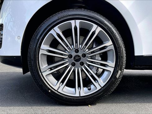New 2026 Land Rover Range Rover Long Wheelbase SE image 12