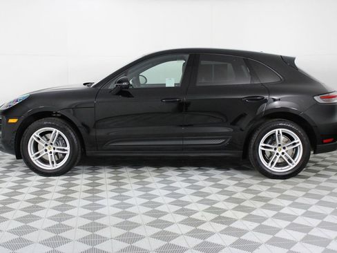 Certified 2025 Porsche Macan image 2