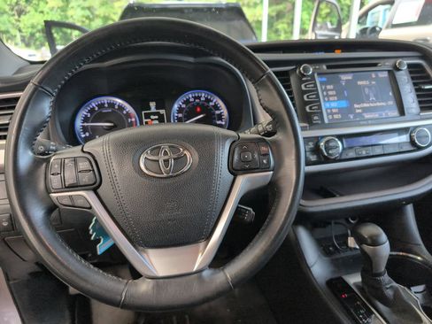 Used 2015 Toyota Highlander Limited FWD image 12