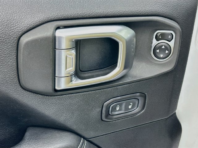 Used 2020 Jeep Wrangler Unlimited Sahara AWD/4WD image 23