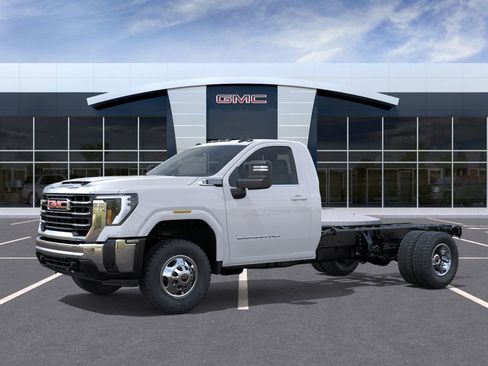 New 2025 GMC Sierra 3500 SLE w/ SLE Convenience Package image 2