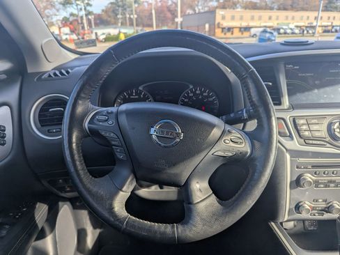 Used 2018 Nissan Pathfinder SL w/ SL Premium Package AWD/4WD image 12