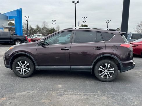 Used 2018 Toyota RAV4 LE image 7