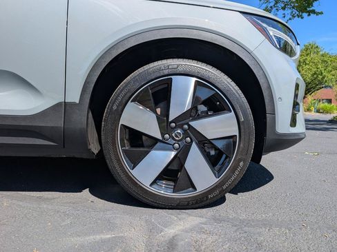 Used 2024 Volvo XC40 Recharge Plus w/ Protection Package Premier AWD/4WD image 27