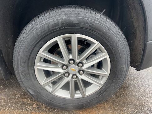 Used 2023 Chevrolet Traverse LT image 11