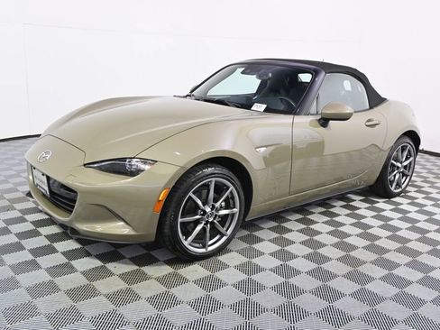 Used 2023 MAZDA MX-5 Miata Grand Touring RWD image 2