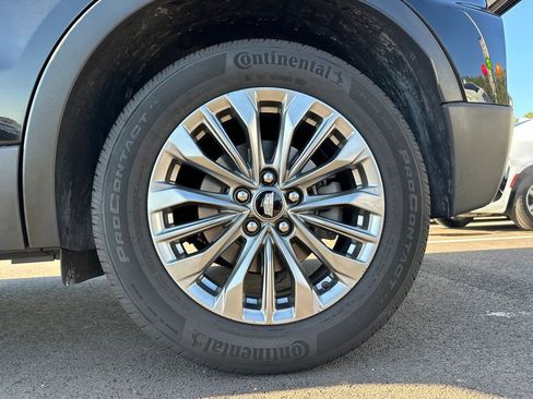 Used 2025 Cadillac XT4 Premium Luxury image 19