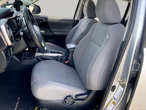Used 2019 Toyota Tacoma SR5 RWD image 7