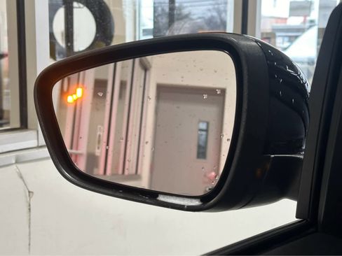 Used 2022 Ford Escape SE w/ SE Sport Appearance Package image 25