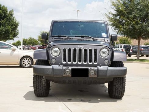 Used 2017 Jeep Wrangler Unlimited Sahara w/ Connectivity Group AWD/4WD image 2