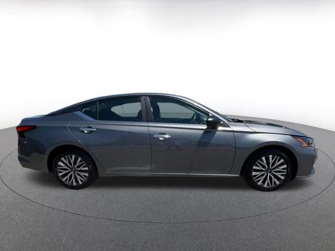 Used 2025 Nissan Altima 2.5 SV FWD image 16