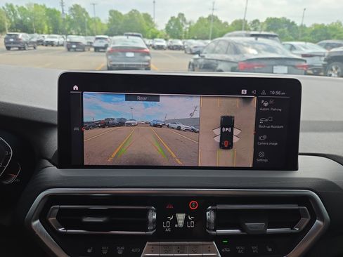 Used 2024 BMW X4 xDrive30i w/ Premium Package image 12