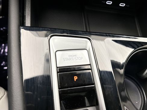 Used 2024 Volkswagen Atlas Cross Sport SEL Premium R-Line image 23