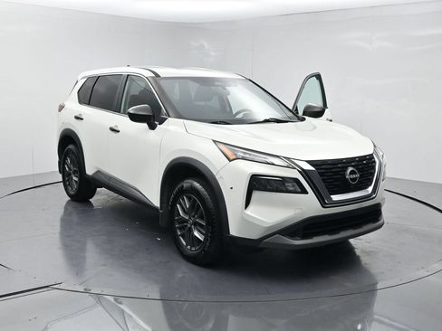Used 2022 Nissan Rogue S FWD image 2